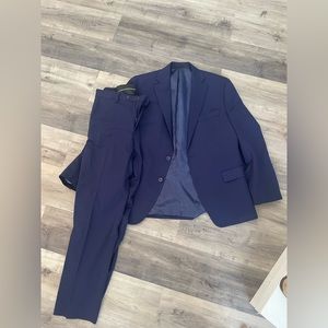 MK Blue modern fit suit set. Jacket 42R Pants 32W.